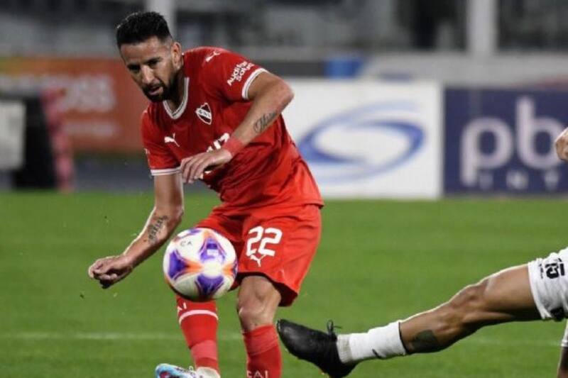 El lateral chileno de Independiente de Avellaneda solo cosecha elogios de parte de los hinchas del Rojo.