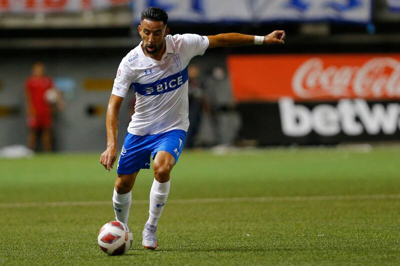 Mauricio Isla fue suplente en el 2-2 con Unión Española. Crédito: Agencia Aton.