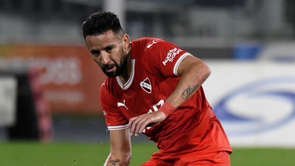 El Huaso con la camiseta de Independiente.