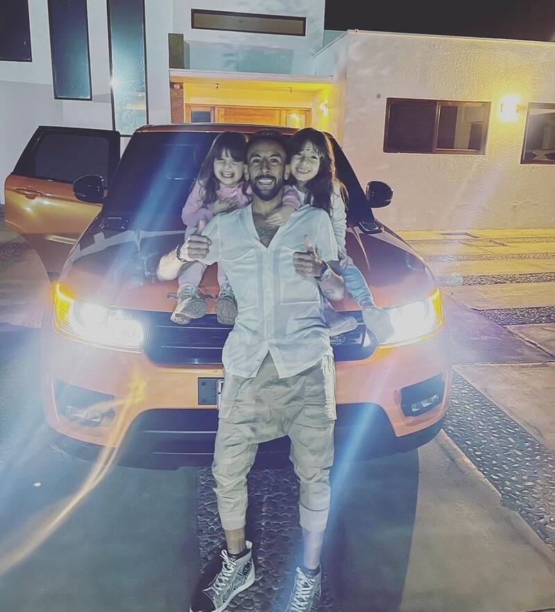 Dedicó mensaje de amor de San Valentín a sus hijas.