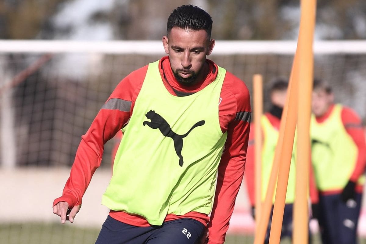 El defensor chileno en un entrenamiento con Independiente de Avellaneda. Foto: Twitter CAI.