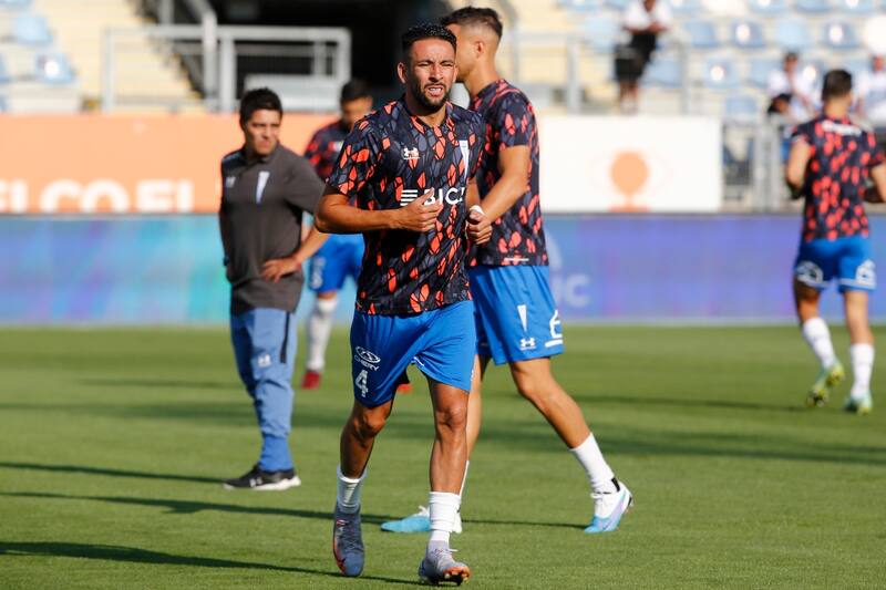 Mauricio Isla ha perdido el puesto de titular en la UC. Foto: Agencia Aton.