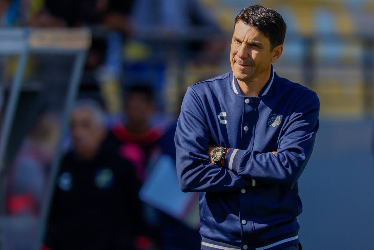 El técnico dirigió la práctica del lunes y al parecer seguirá con su proceso en Everton. (Foto: Aton)