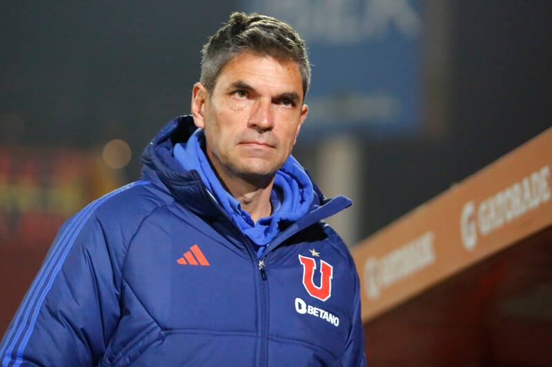 El entrenador de Universidad de Chile se vio superado por el planteamiento de Unión Española en a derrota por 3-0 en el Estadio Santa Laura. (Foto: Agencia Aton)
