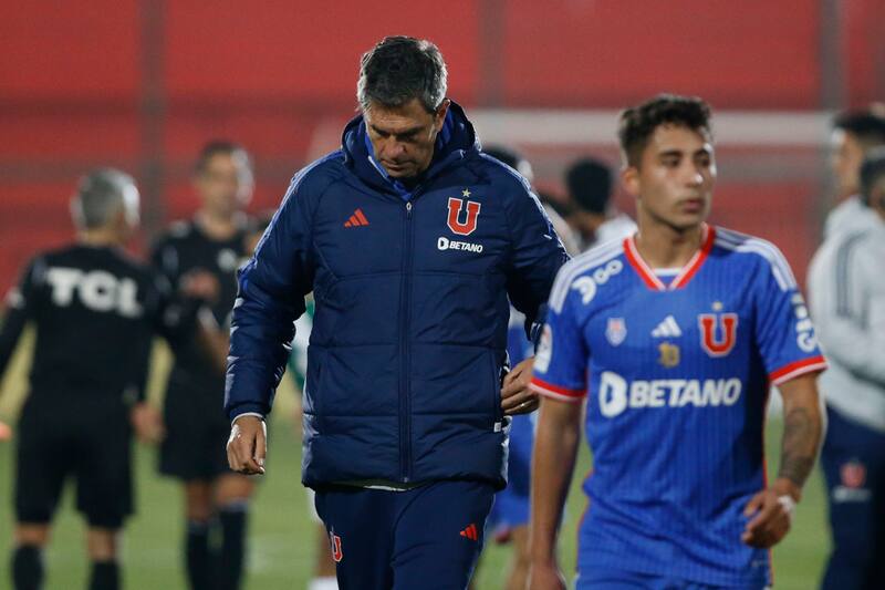 se lamenta luego de la derrota de Universidad de Chile ante O'Higgins en Santa Laura (Foto: Aton)