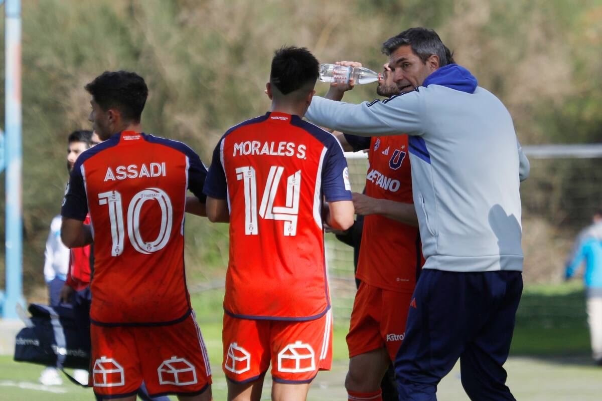dirigiendo a Universidad de Chile.