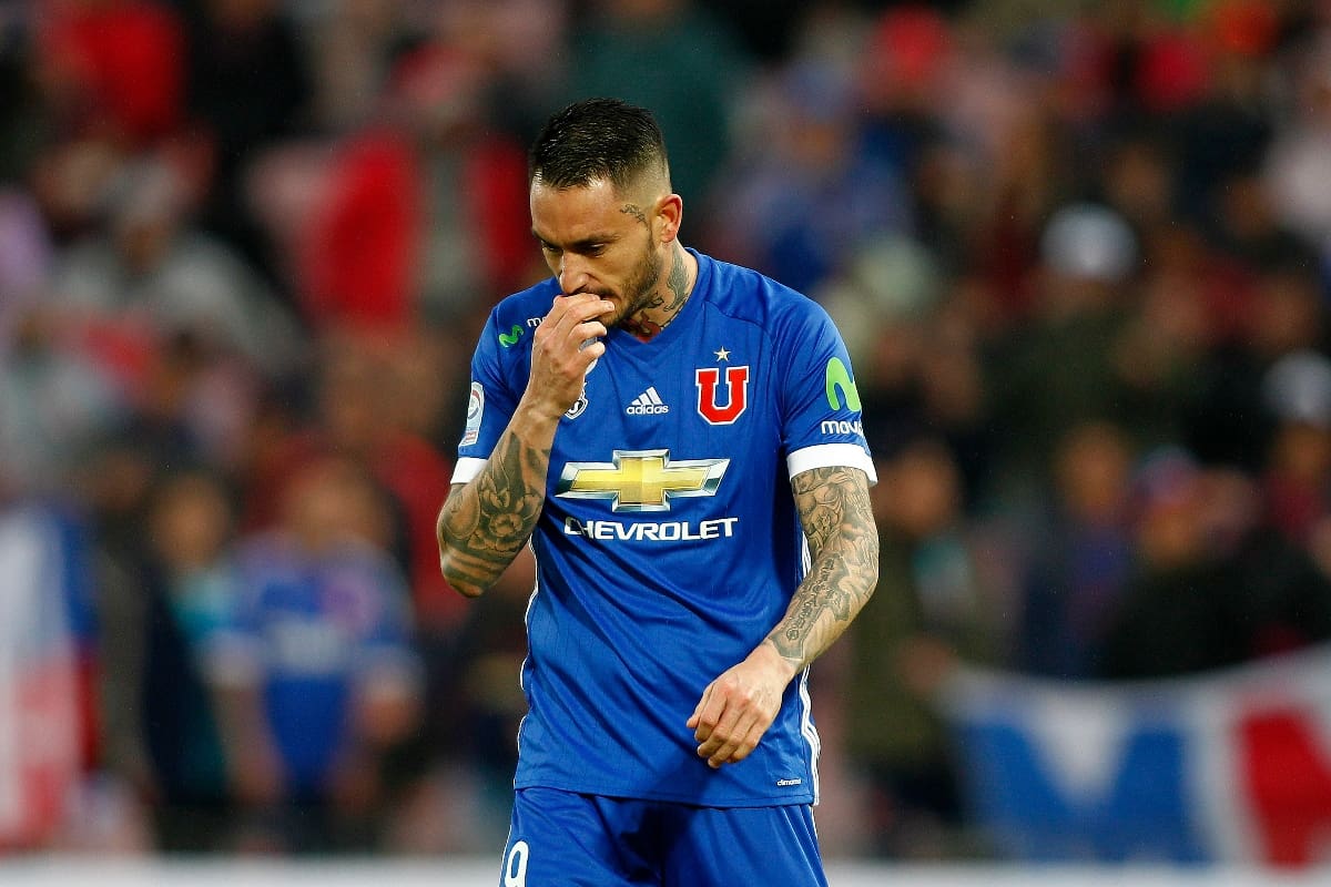 Pinilla en partido de Universidad de Chile, temporada 2017.