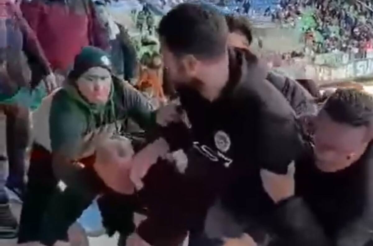 VIDEO | Escándalo en Primera B: Mauricio Viana agredió a adulto mayor tras goleada sufrida por Puerto Montt