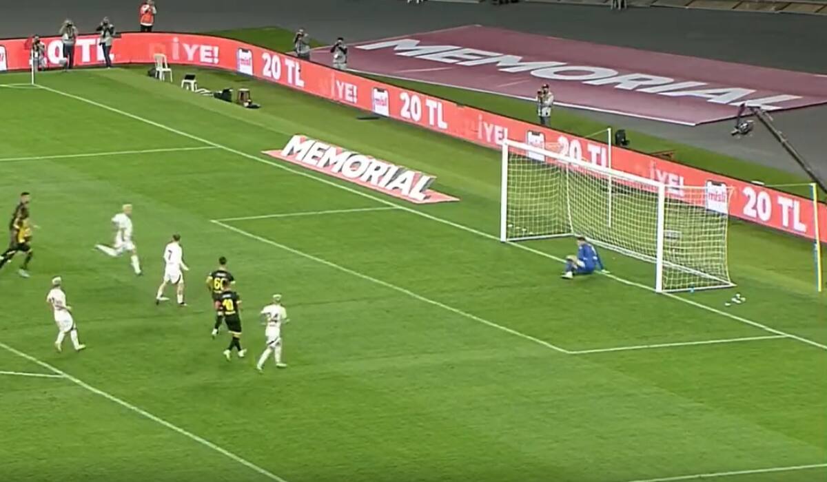 erró un insólito gol para Galatasaray.