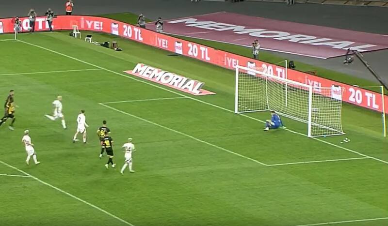 erró un insólito gol para Galatasaray.