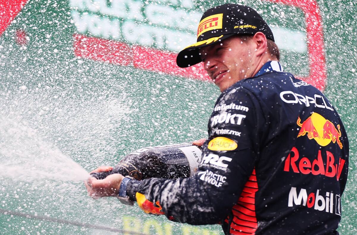 Max Verstappen gana el GP de Gran Bretaña y Checo Pérez vuelve a quedar fuera del podio