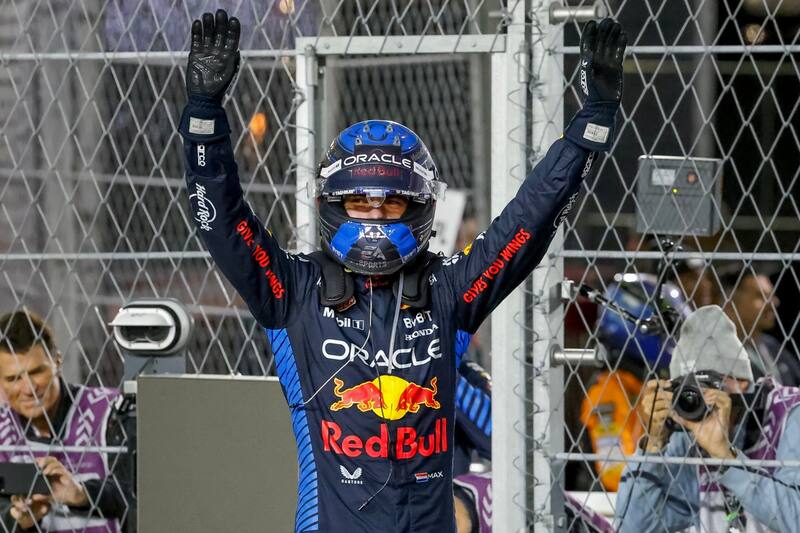 Verstappen ganó por cuarta vez, pero no pudo darle el título a Red Bull. EFE