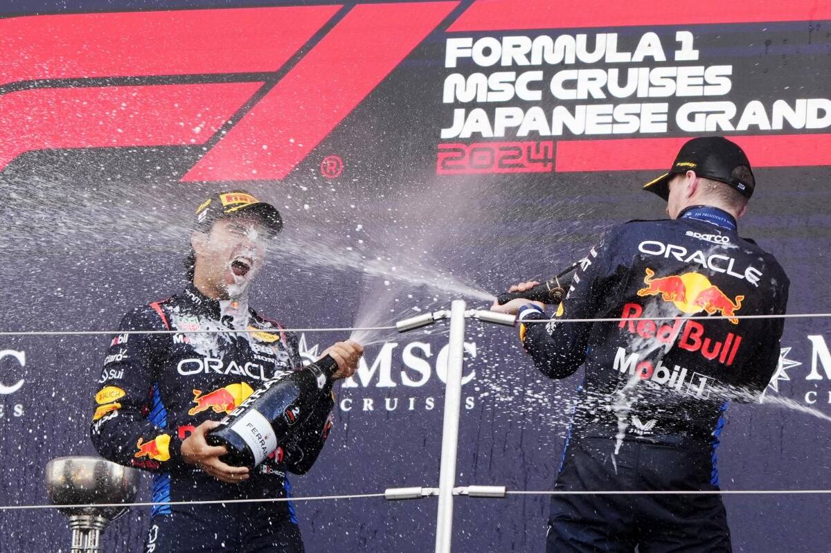 Verstappen y Checo Pérez, los pilotos de Red Bull. Foto: EFE.
