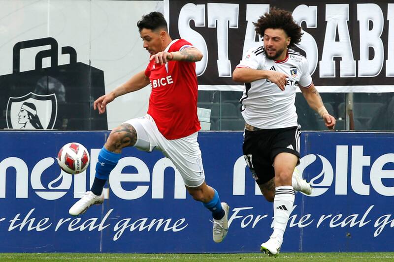 El defensa uruguayo de Colo Colo hizo un gran partido ante Universidad Católica, pero fue amonestado por reclamos. (Foto: Agencia Aton)