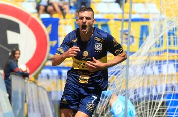 Exdelantero de Everton y Cobreloa es acusado de deberle dinero a hinchas de su actual club