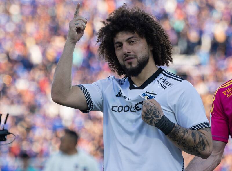 con un pie fuera de Colo Colo. Fotos: Felipe Escobedo.