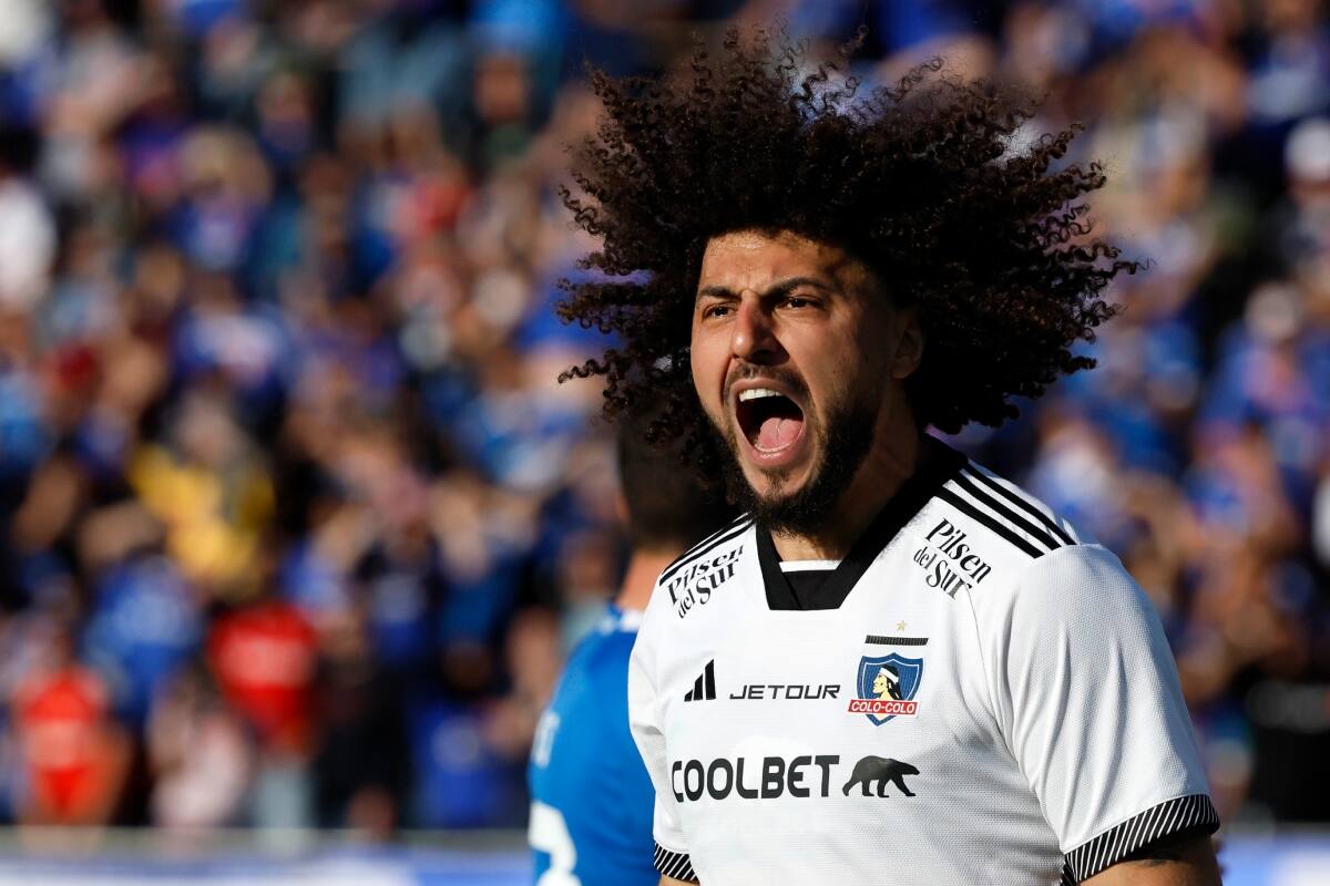 renovará su contrato con Colo Colo hasta diciembre de 2027. Foto: Agencia Aton
