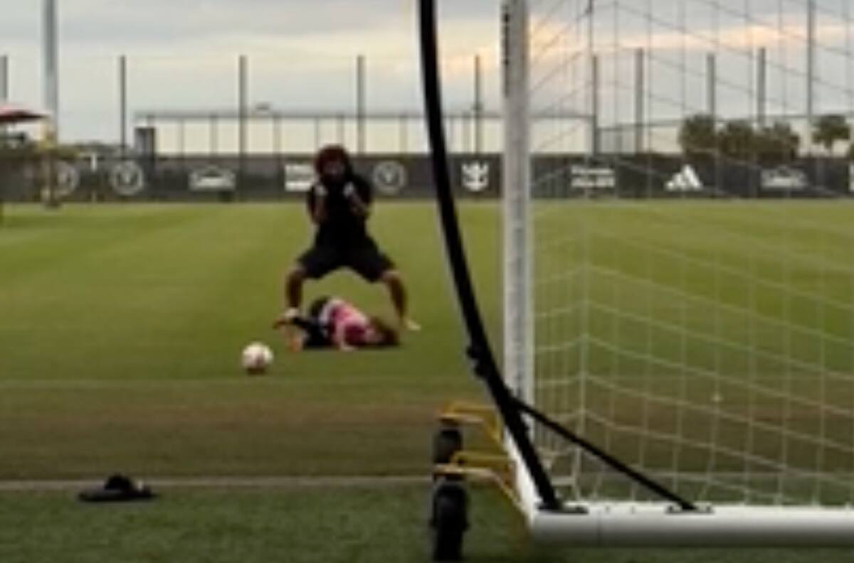 VIDEO | Duro y tierno a la vez: Maxi Falcón y su hijo, a las faltas en divertido entrenamiento