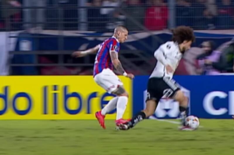 recibió feroz planchazo en Copa Libertadores