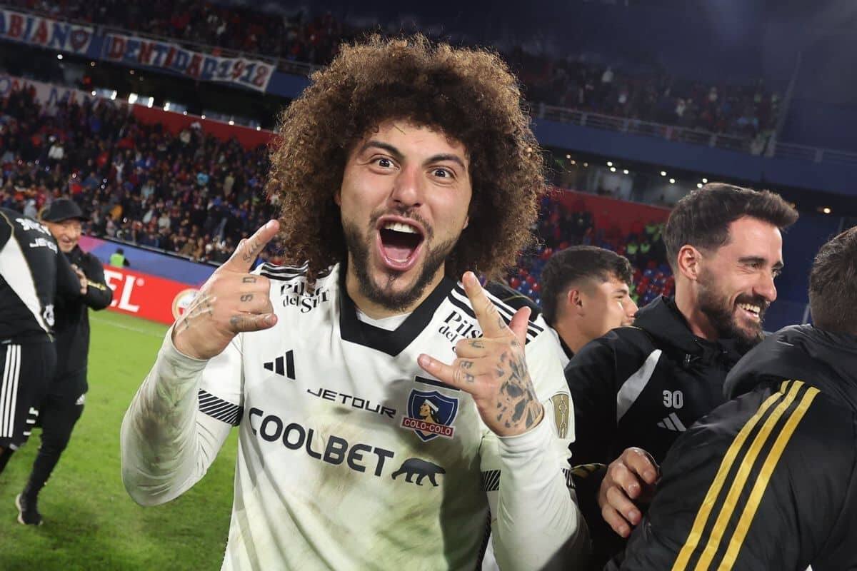 jugando por Colo Colo en Copa Libertadores