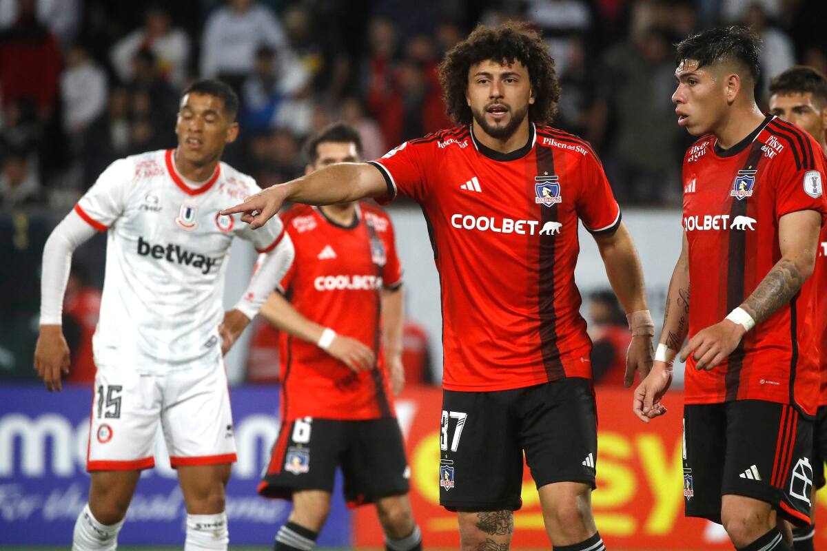 El defensa uruguayo es uno de los líderes en la última línea de Colo Colo. (Foto: Agencia Aton)