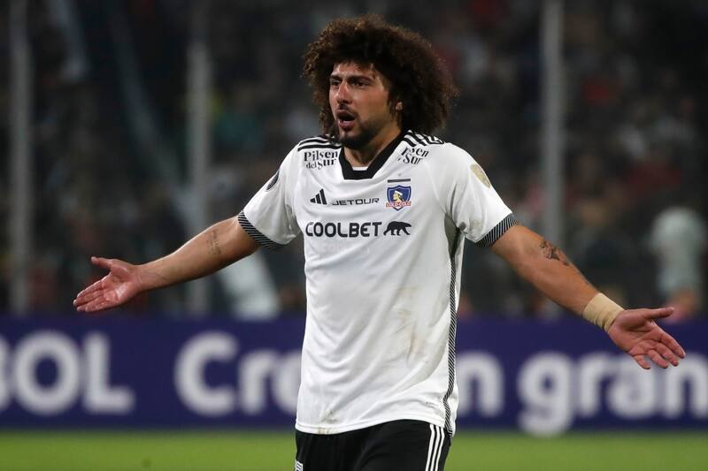 jugando por Colo Colo en 2024.