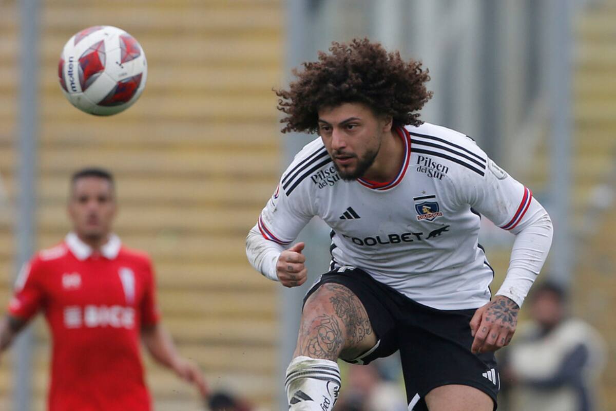 jugando por Colo Colo ante Universidad Católica (Foto: Photosport)