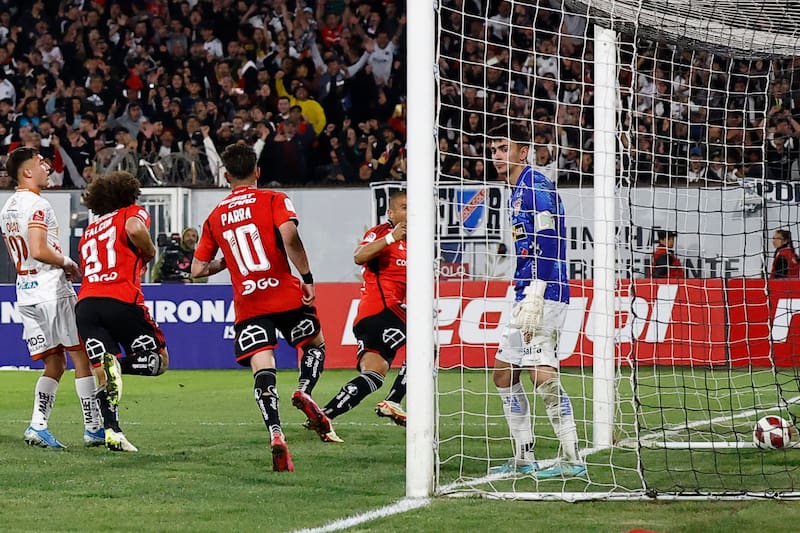 El defensa uruguayo le dio la clasificación a Colo Colo a la final de la Copa Chile 2023. (Foto: Agencia Aton)