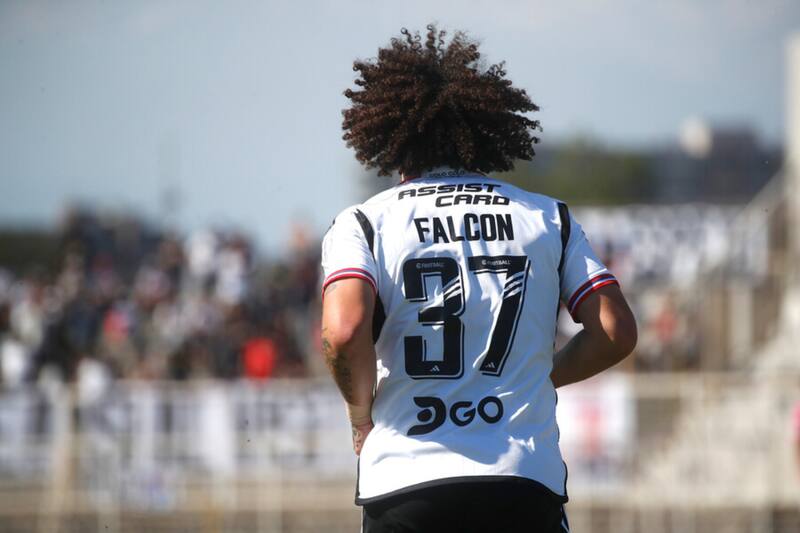 Maximiliano Falcón sobrepasó ampliamente los 100 partidos con la camiseta de Colo Colo. (Foto: Photosport),
