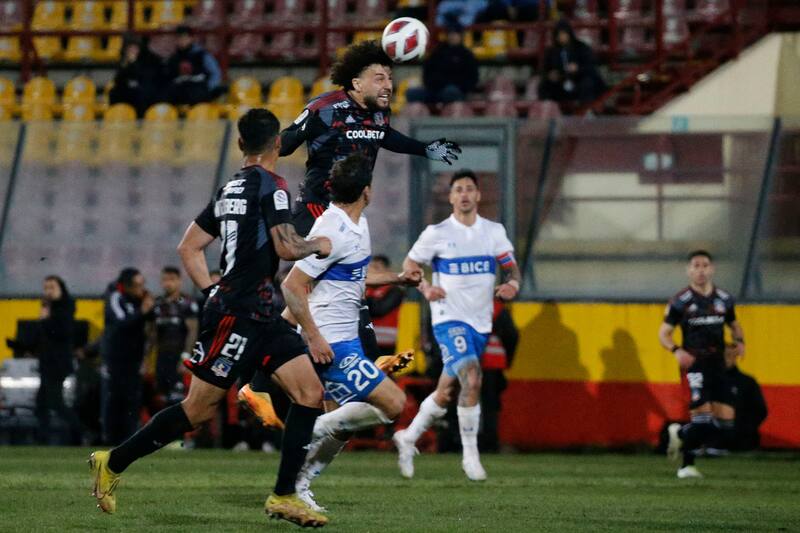 Maximiliano Falcón jugando por Colo Colo ante Universidad Católica por la Copa Chile (Foto: Aton)