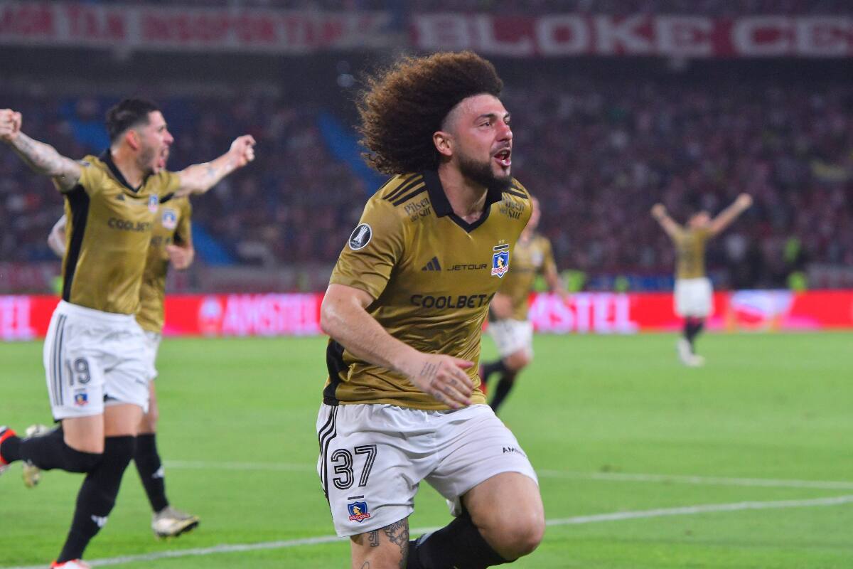 El Peluca volvió a Colombia y recordó su paso por Colo Colo al momento de su llegada.