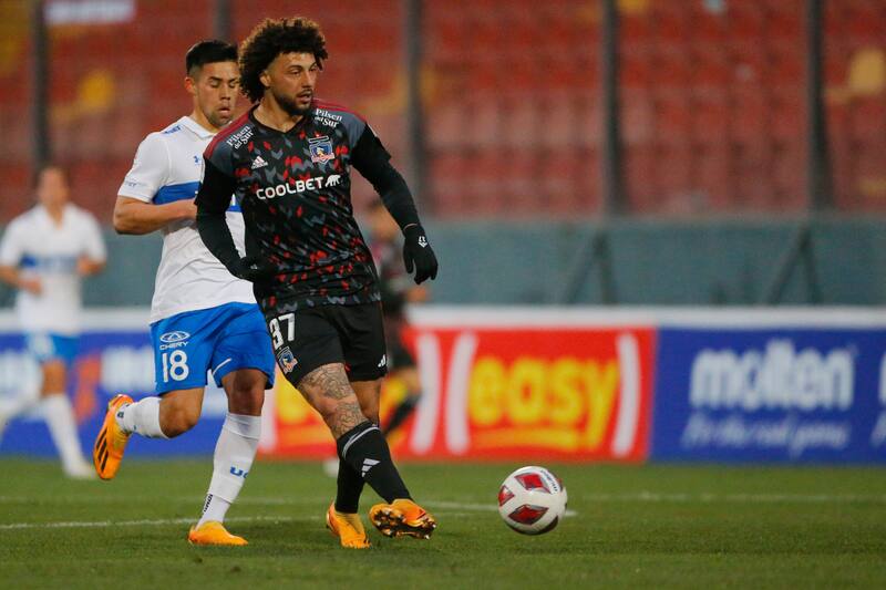 jugando por Colo Colo ante Universidad Católica por la Copa Chile (Foto: Aton)