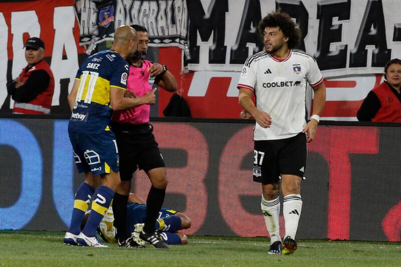 Maximiliano Falcón en expulsión ante Everton. Foto: Aton.