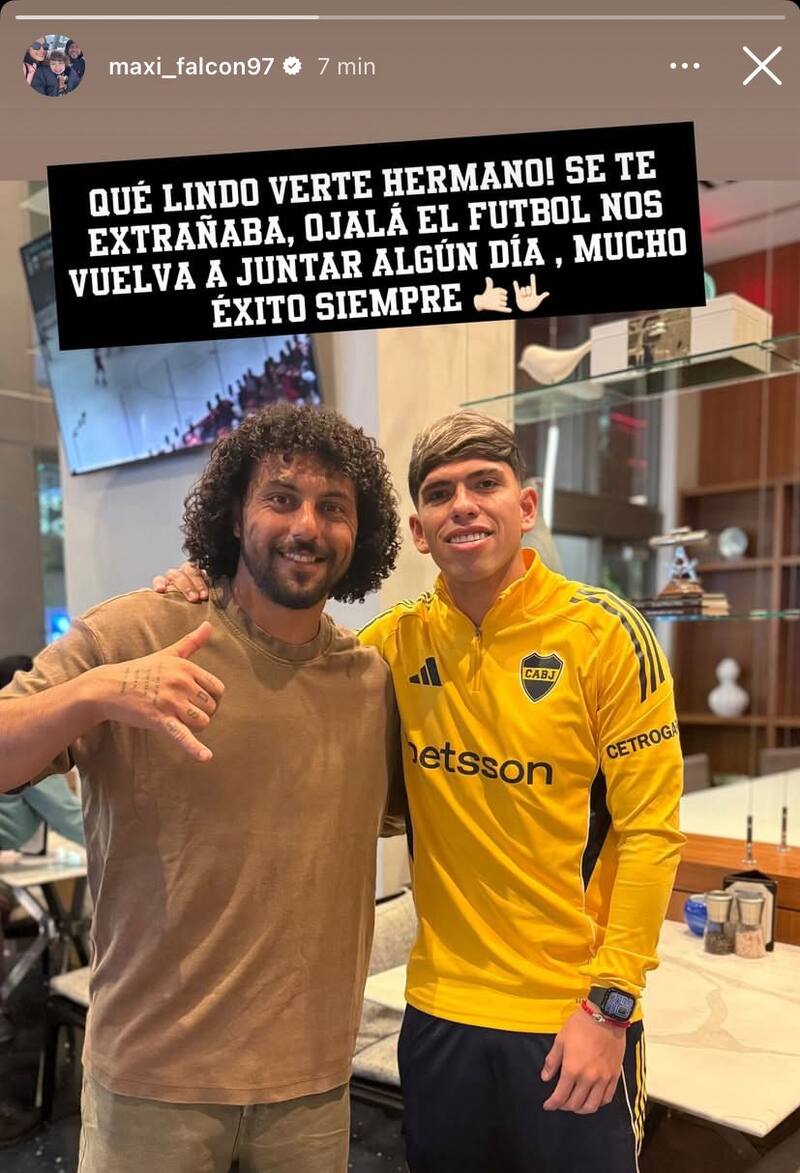 El defensor junto a Carlos Palacios.