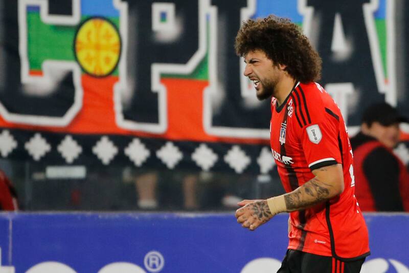 El defensa de Colo Colo llegó a la tercera tarjeta amarilla en la Copa Chile 2023. (Foto: Agencia Aton)