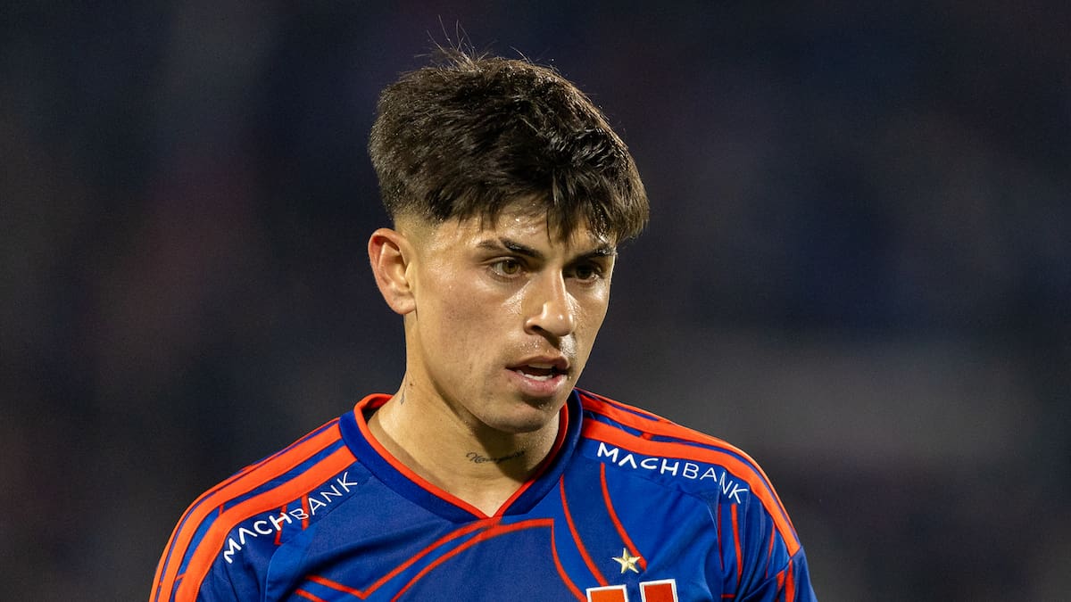 Aumento de sueldo y cambio en su cláusula: Las razones de la U para blindar a Maximiliano Guerrero