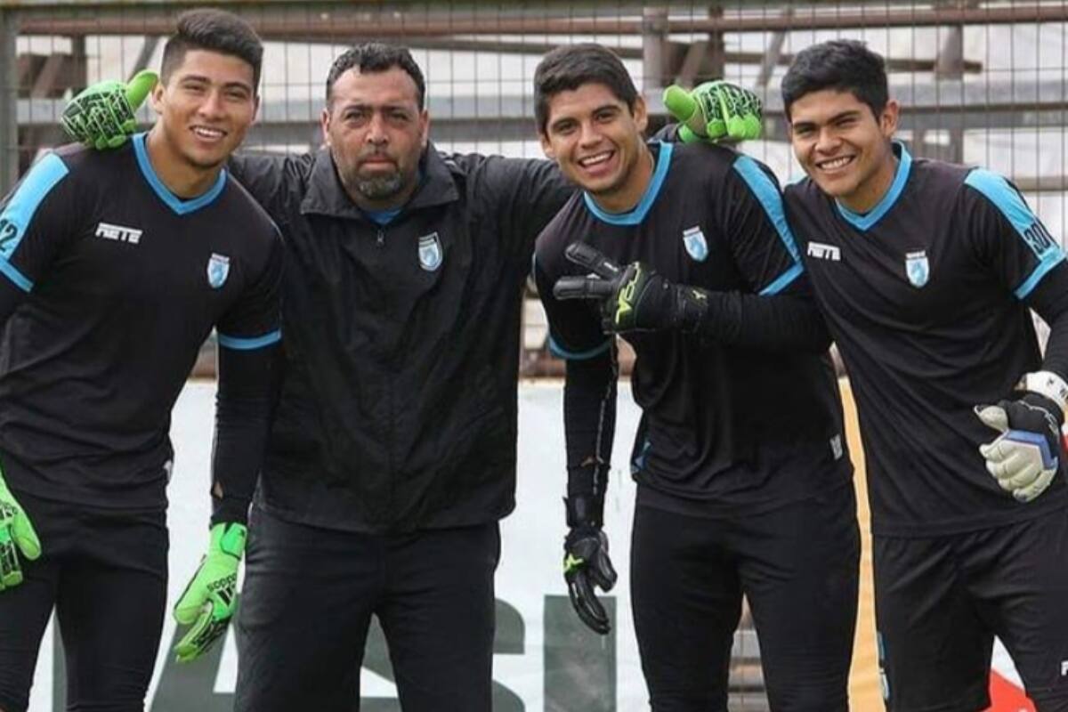 Maximiliano Mori (a la derecha) durante su etapa en Deportes Iquique junto a Brayan Cortés y Luis Sotomayor.