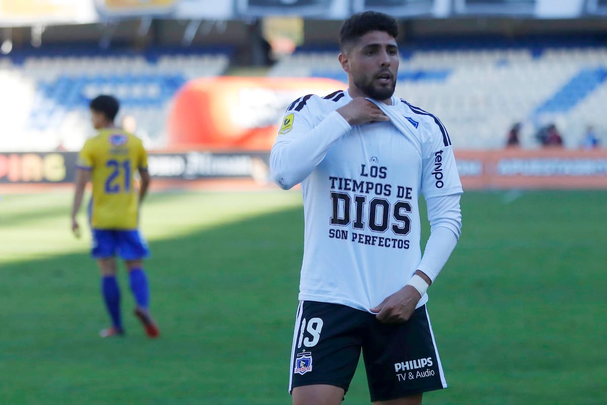 El delantero fue castigado por mostrar mensaje religioso en el Ester Roa. Foto: Agencia Aton.