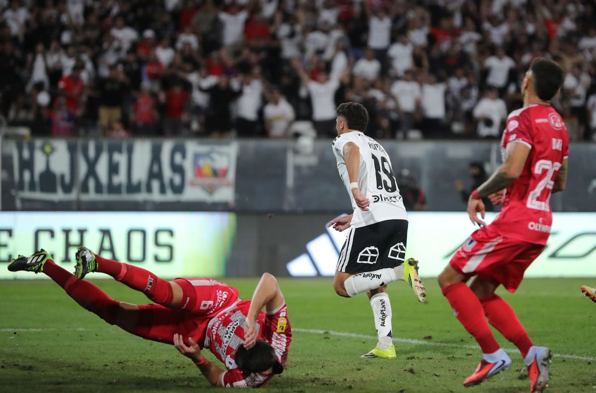 Colo Colo vuelve a ganar en la agonía en el Estadio Monumental y escala en la Liga de Primera
