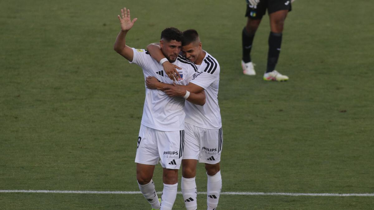 Se ganó la titularidad y tiene a todos asombrados en Colo Colo: “Siempre está dispuesto a mejorar”