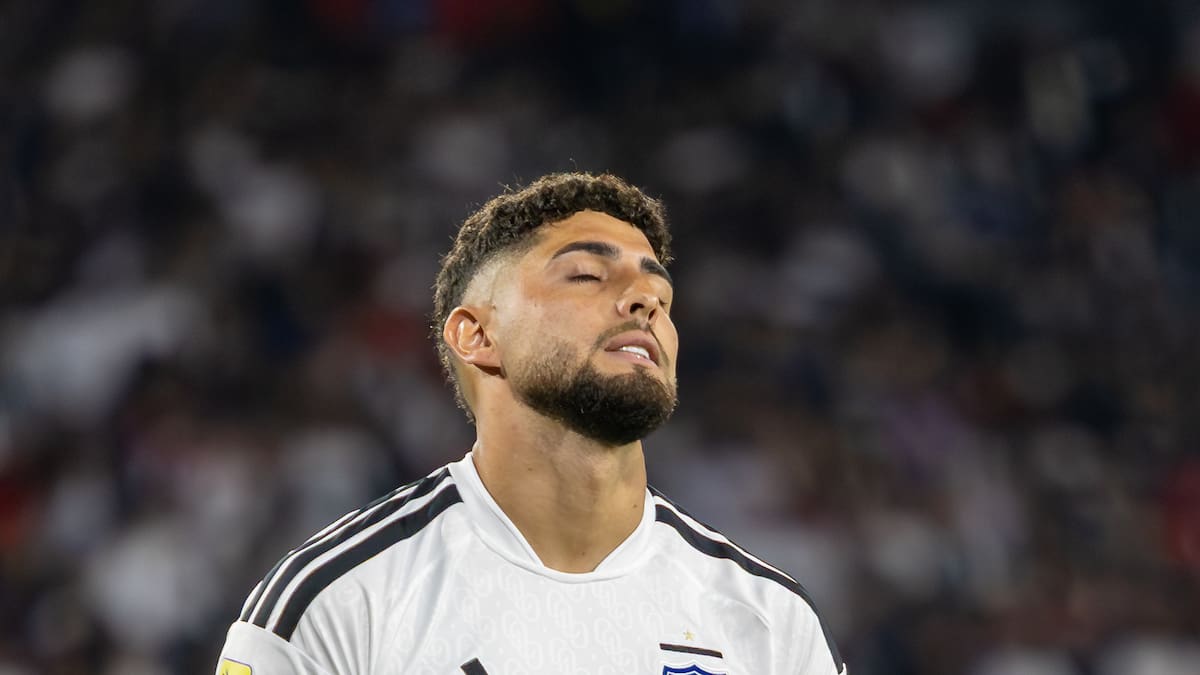 Alerta en Colo-Colo: Maxi Romero abandonó el entrenamiento y es baja para enfrentar a Coquimbo Unido