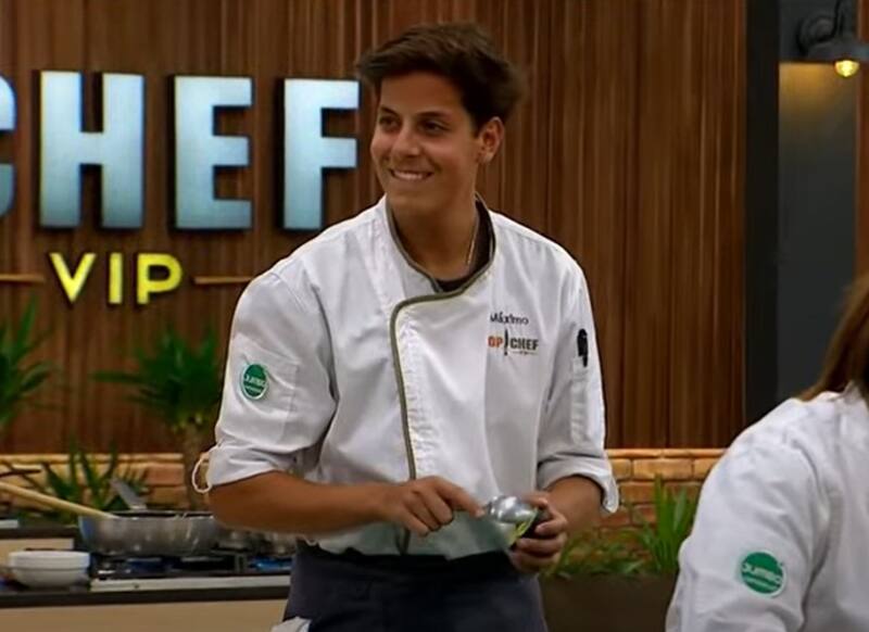 Máximo Menem no peló correctamente una palta. Créditos: Pantallazo CHV