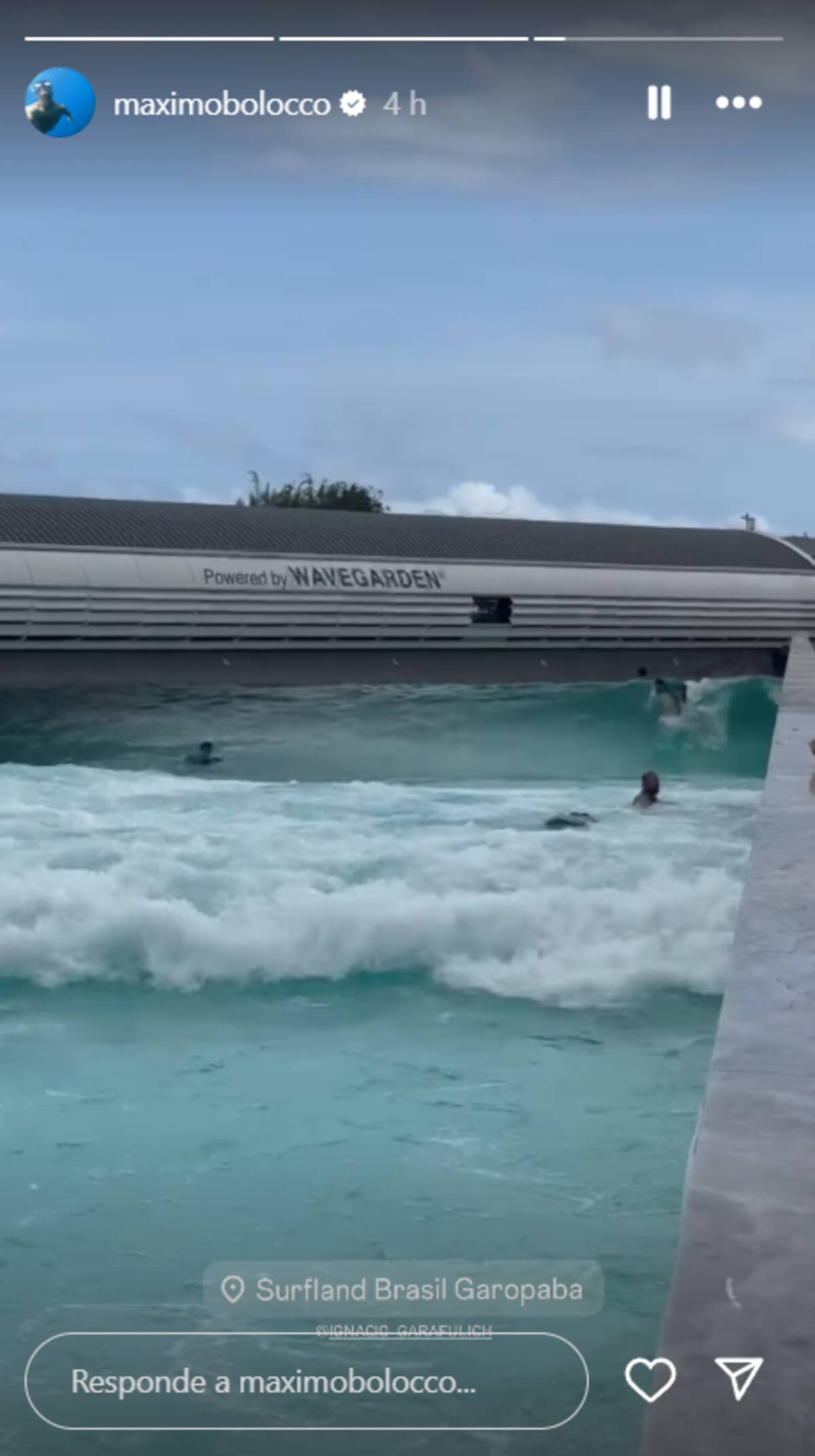 El influencer compartió una foto desde un centro de surf.