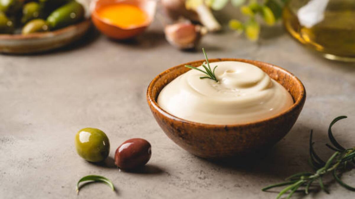 Acompaña tus comidas con esta rica receta de mayonesa casera que no te tomará más de cinco minutos