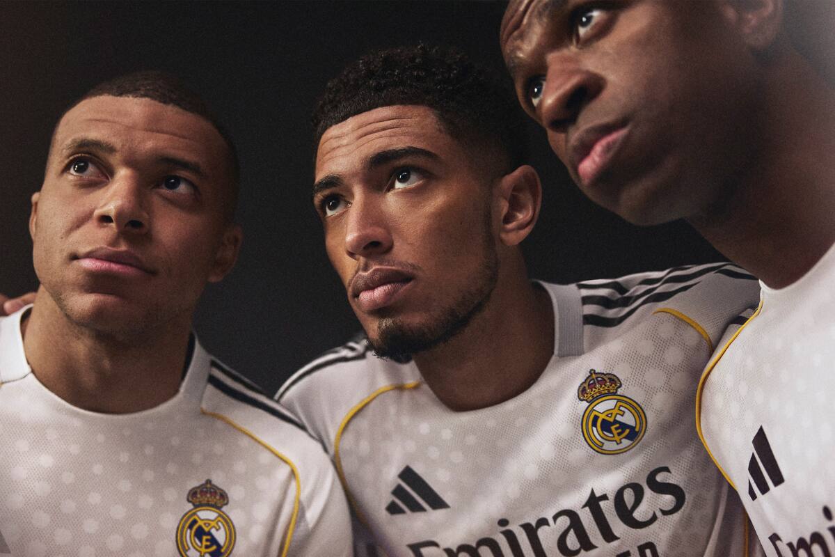 lucen la camiseta nueva del Real Madrid. Foto: @realmadrid.