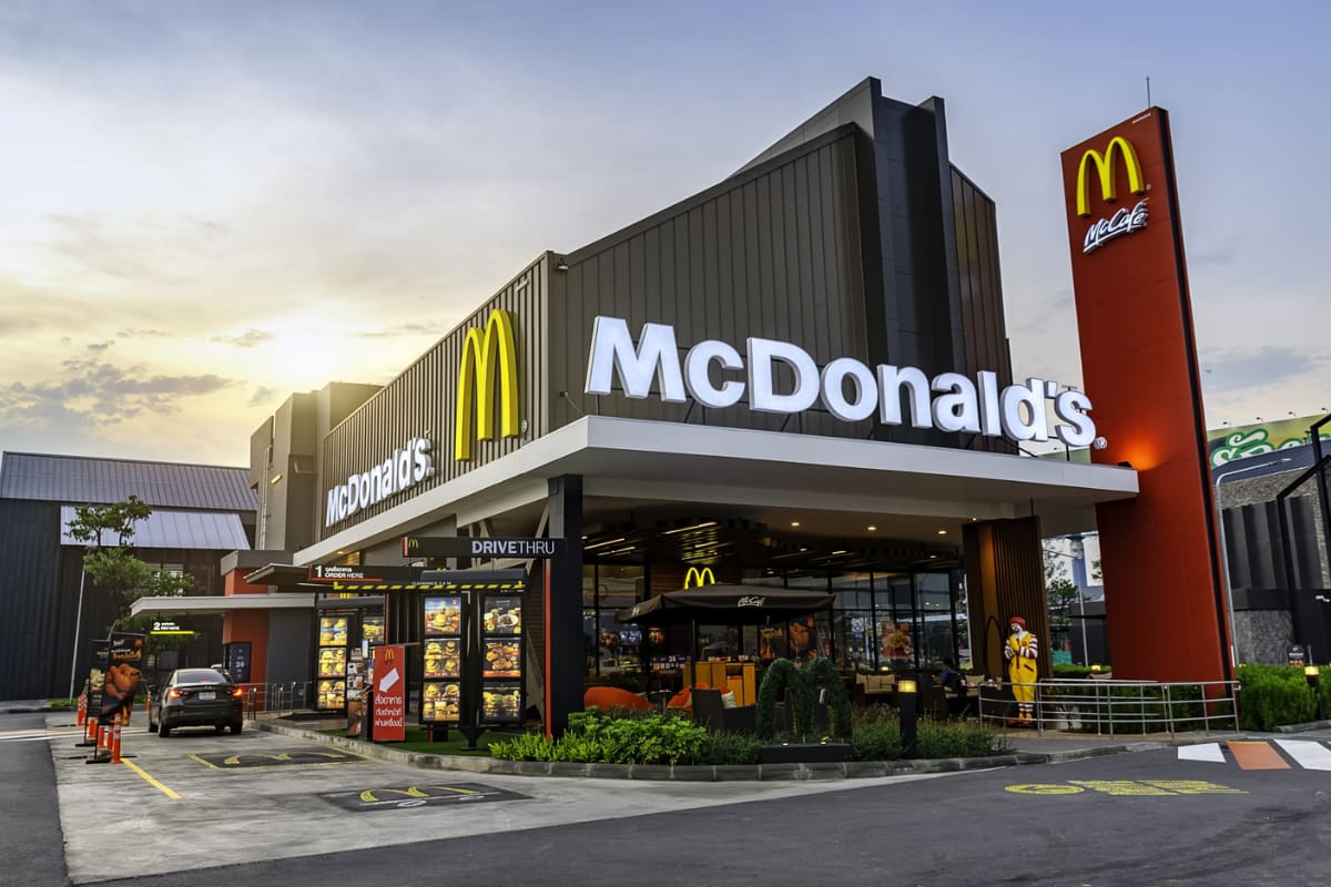 se prepara para la inauguración de locales en el país.