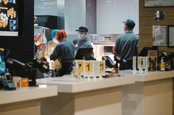 Popular cadena de comida rápida busca técnicos en mantención en estas ciudades