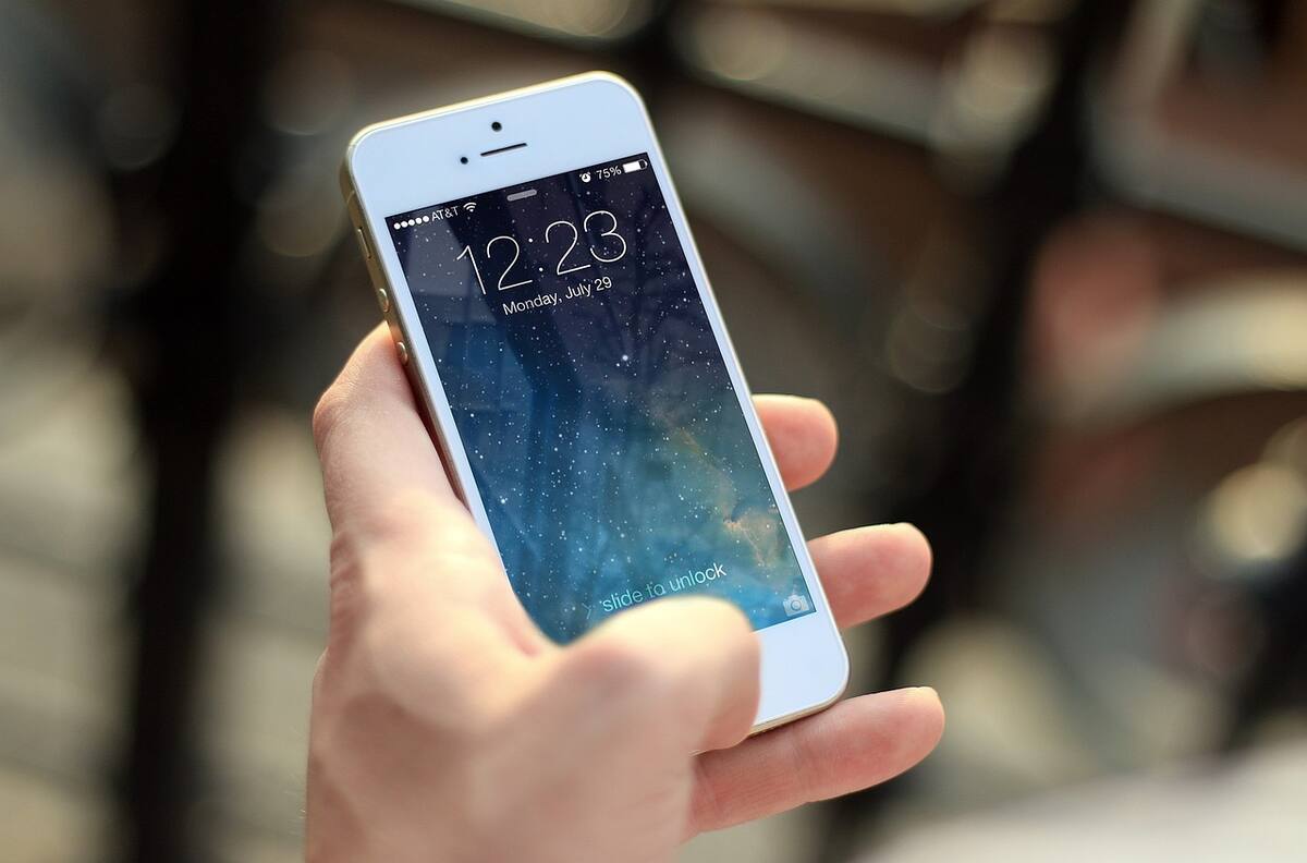 ¿Cómo puedo dar de baja un seguro o servicio desde el celular?