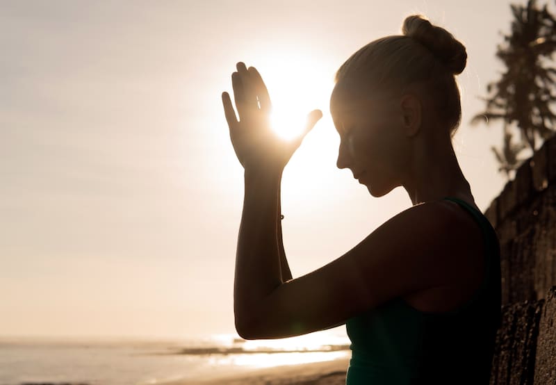 No es extraño que en los momentos de meditación seamos capaces de percibir imágenes, mensajes e incluso olores que pueden ser fácilmente interpretados como "mensajes del más allá" | Foto: Freepik