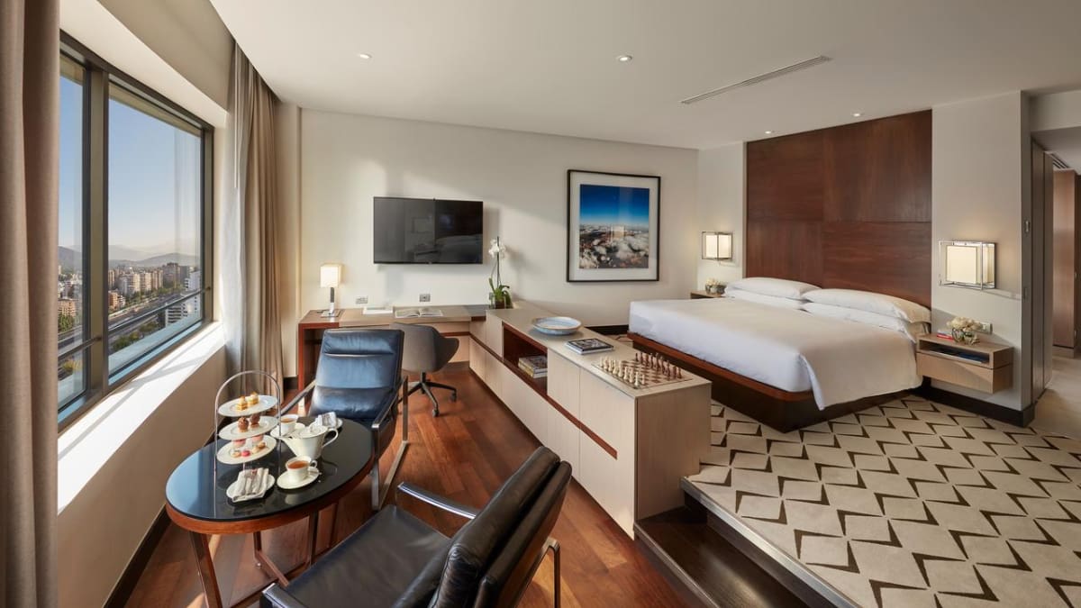 ¿Cuánto cuesta una noche en los 5 mejores hoteles chilenos según importante ranking?